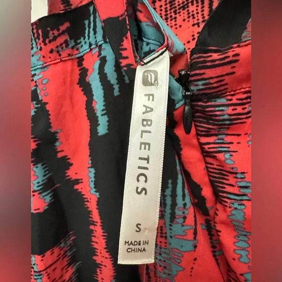 Fabletics Liza Romper Size Small Silky Fabric Relaxed Fit Booty Shorts NWT - Picture 3 of 6